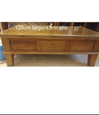 Mesa de salón de madera y cristal