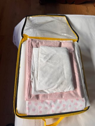 Cuna blanca + colchón + edredón + sábanas