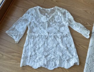 Blusa Zara encaje floral .