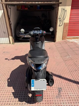 Piaggio Beverly 350 Maxi Scooter 2014