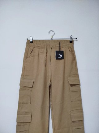 Pantalón cargo recto beige Talla L