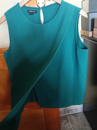 Blusa asimétrica sin mangas