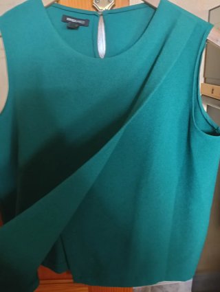 Blusa asimétrica sin mangas