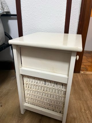 Mesita de Noche Blanca con Cesta