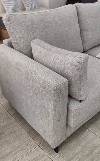 Sofá 3 plazas 270cm elegante con patas + 2 cojines