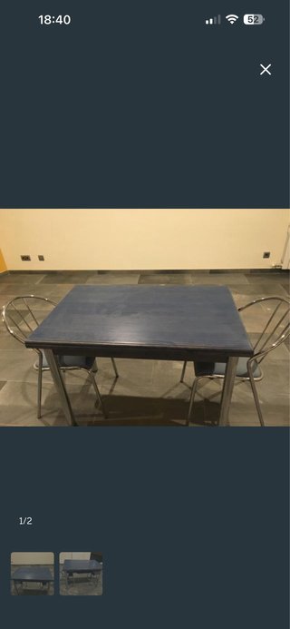 Mesa de cocina azul con 2 sillas