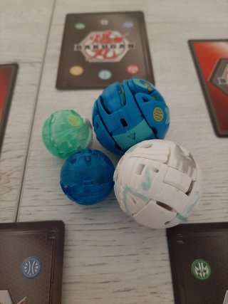 Bakugan Juguetes y Cartas
