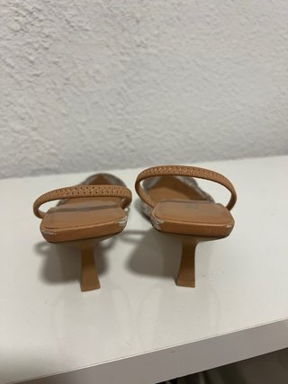Zapatos de tacón kitten con perlas