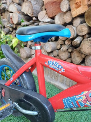 Lote de 2 bicicletas infantiles por 25 €.