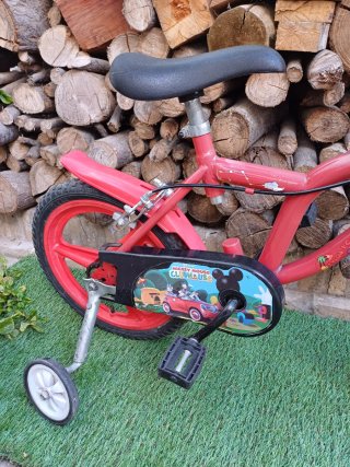 Lote de 2 bicicletas infantiles por 25 €.