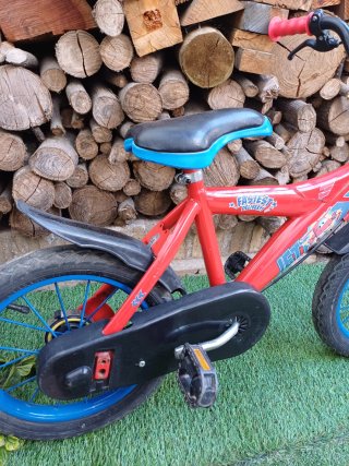 Lote de 2 bicicletas infantiles por 25 €.