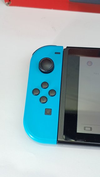 Nintendo Switch con caja y accesorios