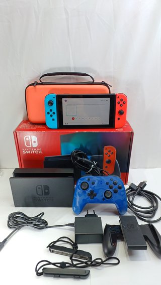 Nintendo Switch con caja y accesorios