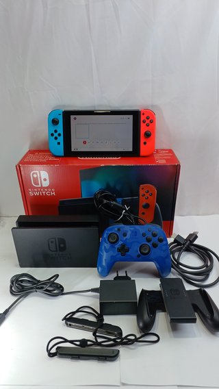 Nintendo Switch con caja y accesorios