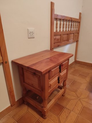 Conjunto cabeceros madera 90 + mesilla