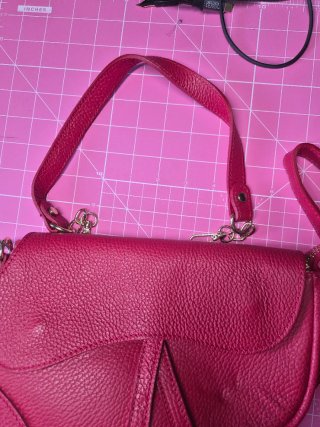 Bolso de piel rojo