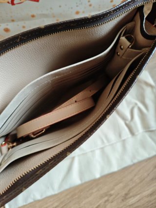 Pochette Louis Vuitton Marrón Monogram