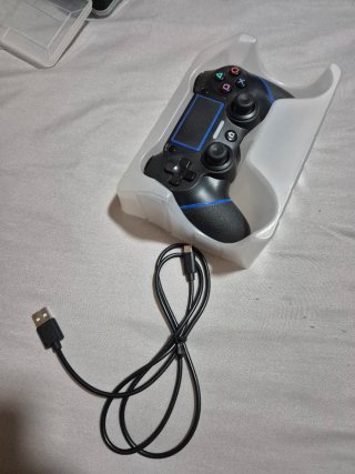PlayStation 4 + Mando NO original.