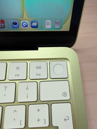 Macbook A18 Pro 512GB Touch ID