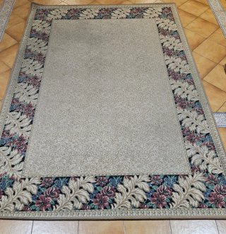 Alfombra beige con flores multicolor