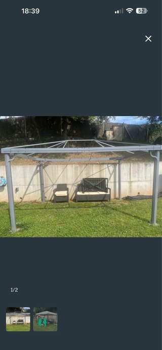 Pérgola metálica gris