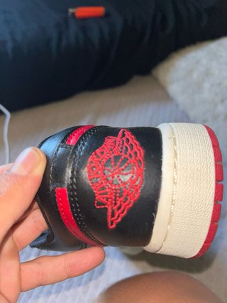 Zapatillas Jordan Rojas y Negras