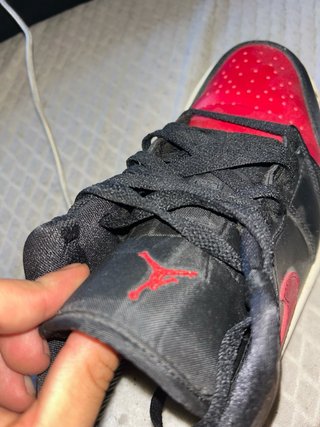 Zapatillas Jordan Rojas y Negras
