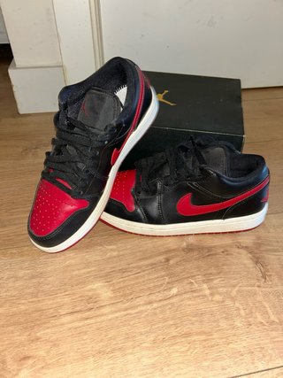 Zapatillas Jordan Rojas y Negras