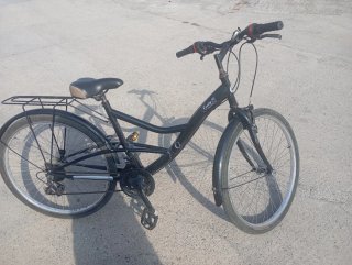 Bicicleta de paseo negra