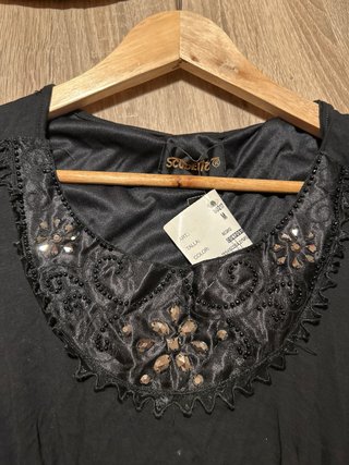 Vestido Negro Talla M con Pedrería