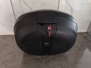Baúl Shad SH46 Negro