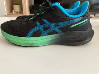 Zapatillas Asics Talla 39 Negras y Verdes