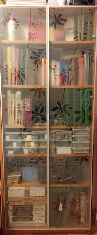 Estantería Billy Ikea madera con 2 puertas cristal