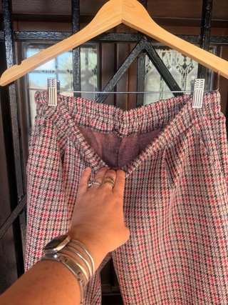 Pantalón de cuadros marrón y rojo