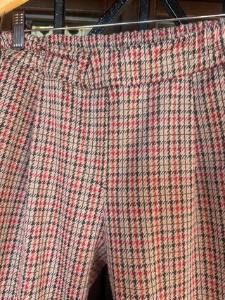 Pantalón de cuadros marrón y rojo