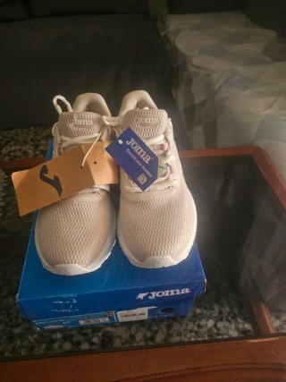 Zapatillas Joma Beige y Blancas