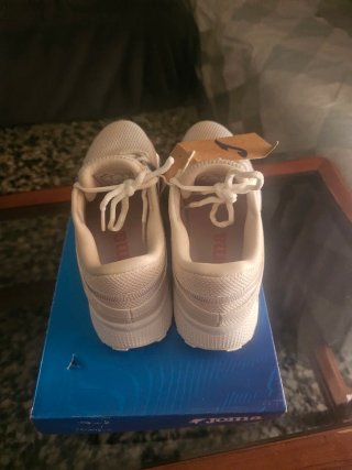 Zapatillas Joma Beige y Blancas