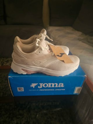 Zapatillas Joma Beige y Blancas