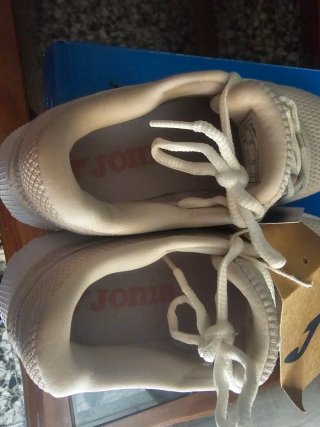 Zapatillas Joma Beige y Blancas