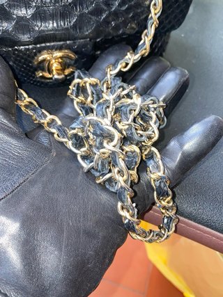 Bolso Chanel Piel Pitón Negro Dorado