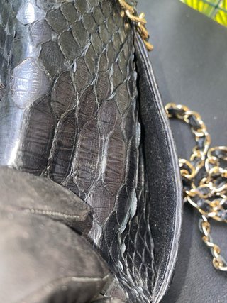 Bolso Chanel Piel Pitón Negro Dorado