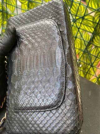 Bolso Chanel Piel Pitón Negro Dorado