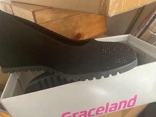 Zapatos de vestir ante con pedrería