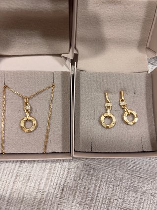 Joyería Yanbal Set Collar y Aretes Dorados