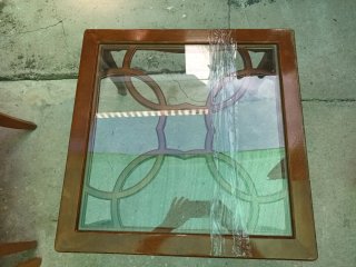 Mesita de centro de madera y cristal