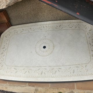 Mesa de patio de pvc desmontada