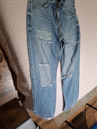 Pantalón vaquero desgastado