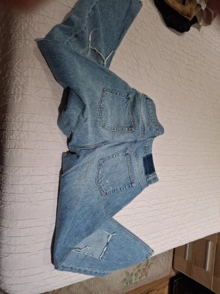 Pantalón vaquero desgastado