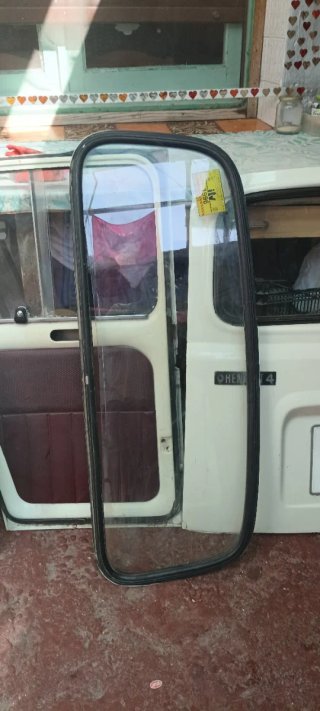 Conjunto puertas y portón Renault 4L