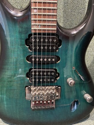 Guitarra Cort Viva Floyd Rose
